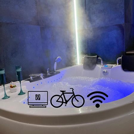Jacuzzi & Bike Apartment, Krakow Luaran gambar