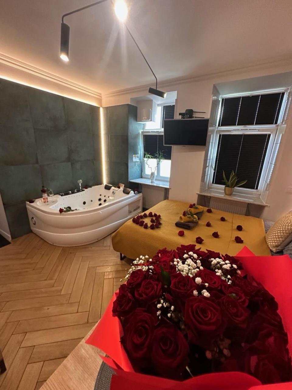 Jacuzzi & Bike Apartment, Krakow Luaran gambar