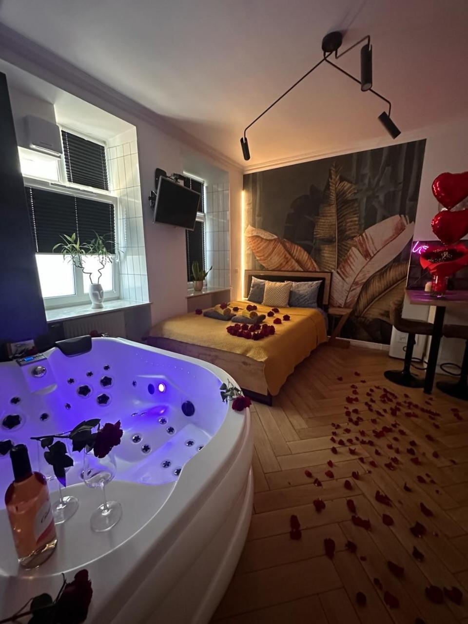 Jacuzzi & Bike Apartment, Krakow Luaran gambar